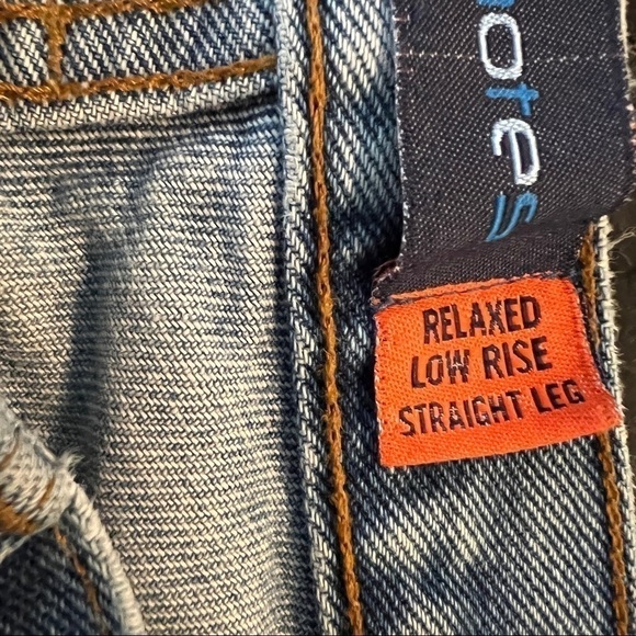 Vintage Relaxed Low Rise Straight Leg Jeans - Picture 6 of 9